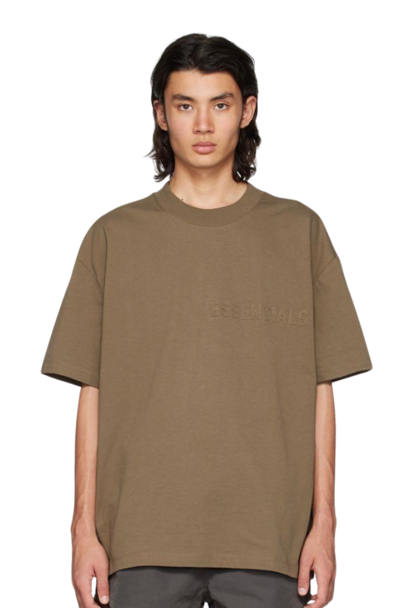 เสื้อยืดลายโลโก้ Flock ประจำ FW22 ของ Fear Of God Essentials